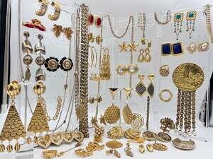 Big Bold Gold Tone Vintage Jewelry Chunky Estate Lot Earrings Necklace Bracelet